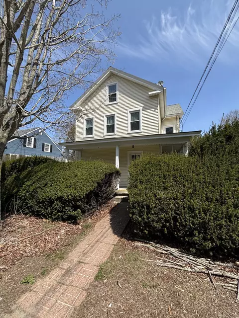 341 Woodstock Ave, Putnam, CT 06260