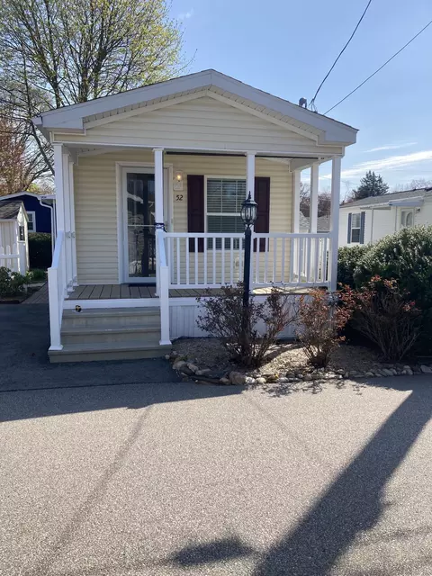 52 Linden Ave N, Westbrook, CT 06498