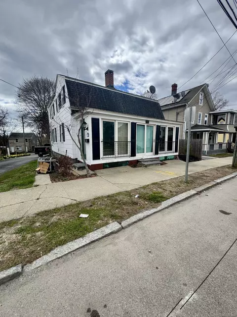 94 Blackhall St, New London, CT 06320