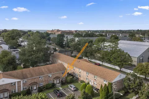 40 Lindstrom Rd #40, Stamford, CT 06902