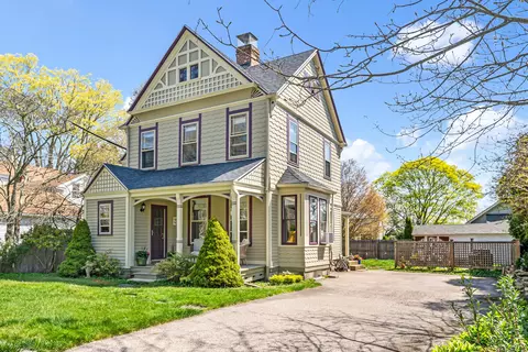 18 Elm St, Groton, CT 06340