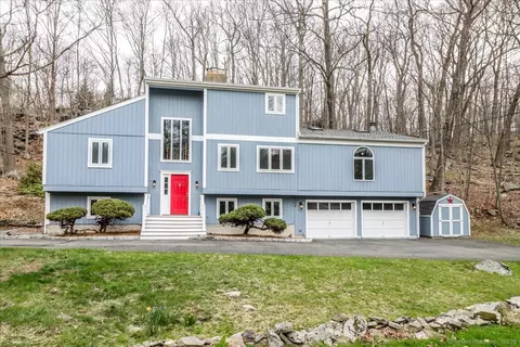 594 Barrack Hill Rd, Ridgefield, CT 06877