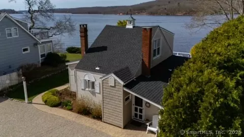 26 Bluff Rd W, Gales Ferry, CT 06335