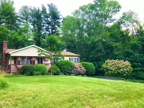 18 Colleen St, Killingly, CT 06239