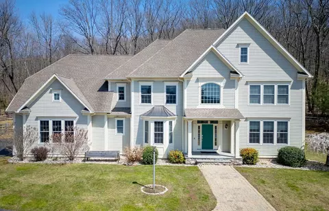 87 Forest Hills Dr, Farmington, CT 06032
