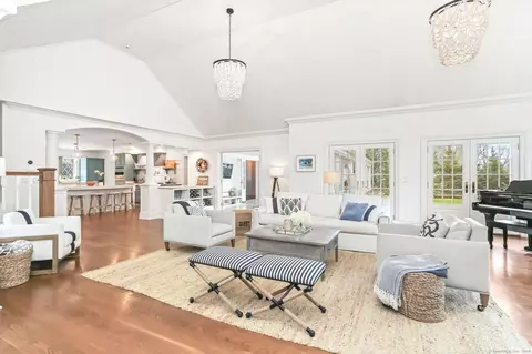 47 Peaceable St, Ridgefield, CT 06877
