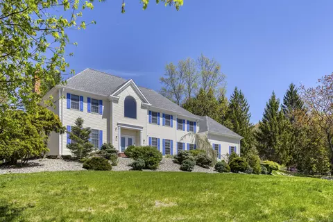21 Centennial Dr, Danbury, CT 06811
