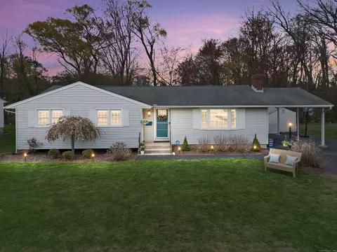 24 Red Top Dr, West Hartford, CT 06110