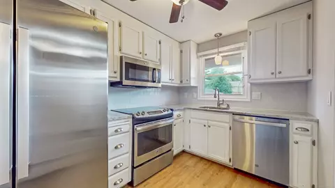 10 Saint Marc Cir #E, South Windsor, CT 06074