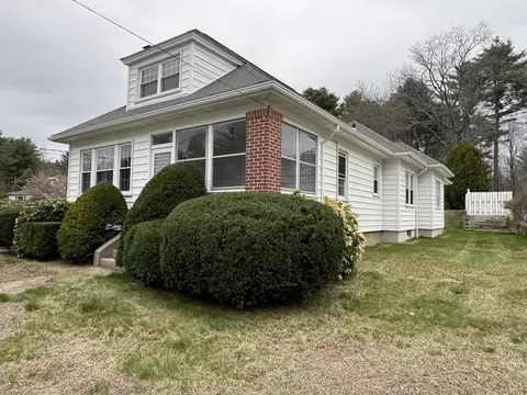 373 Woodstock Ave, Putnam, CT 06260
