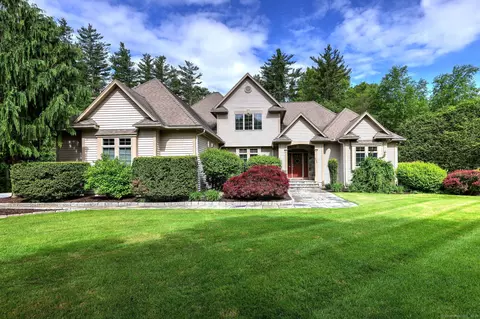 395 Isinglass Rd, Shelton, CT 06484