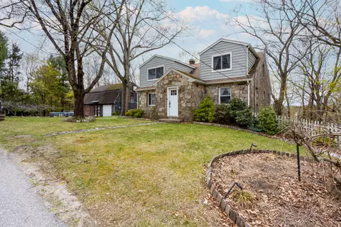 63 Parent Hill Rd, Moosup, CT 06354
