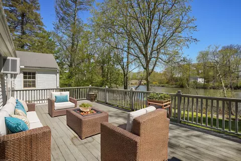 21 Alan Ave, Danbury, CT 06811