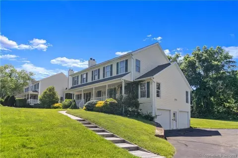 14 Mayflower Ln, Shelton, CT 06484