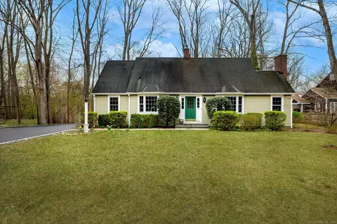 33 Riverview Dr, Norwalk, CT 06850