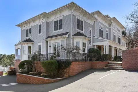523 E Putnam Ave #B, Greenwich, CT 06830