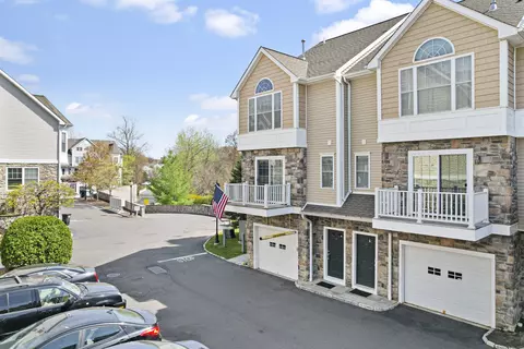 85 Camp Ave #8I, Stamford, CT 06907