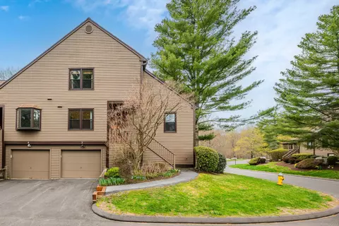 2 Willowbrook Cir #2, Monroe, CT 06468