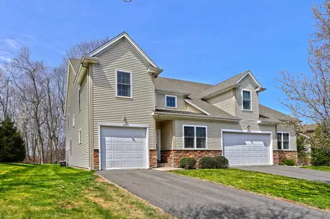 103 Turtlebrook Ln #103, Bristol, CT 06010
