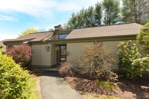 607 Heritage Vlg #B, Southbury, CT 06488