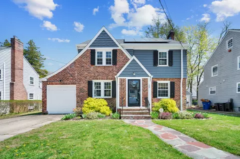 135 Bellevue Rd, New Haven, CT 06511