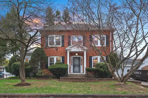 5 Riggs Ave, West Hartford, CT 06107