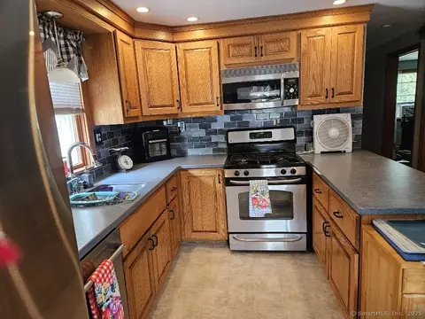 150 Mathew Rd, Winchester, CT 06098