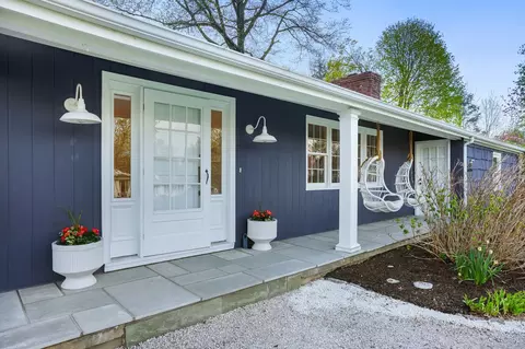 25 Palmer Pl, Easton, CT 06612