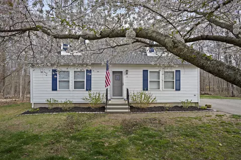 5 Salt Box Cir, Uncasville, CT 06382