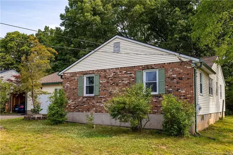 18 Seneca Rd, Plainville, CT 06062