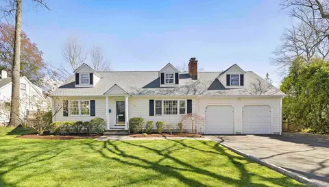 19 Pond Pl, Cos Cob, CT 06807