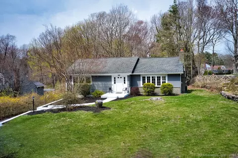 150 Lake Ave, Trumbull, CT 06611