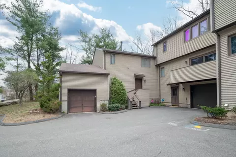 9 Kings Wood Mnr #9, Shelton, CT 06484