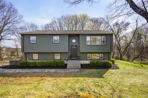 2 Benson Dr, Danbury, CT 06810