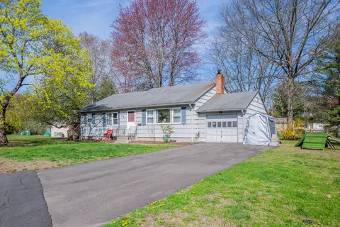 6 Greenmeadow Dr, Bloomfield, CT 06002