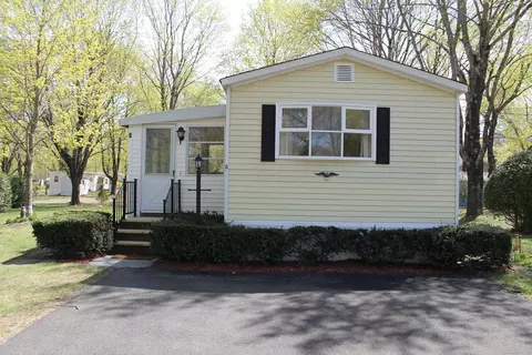 8 Country Club Trl, Killingworth, CT 06419