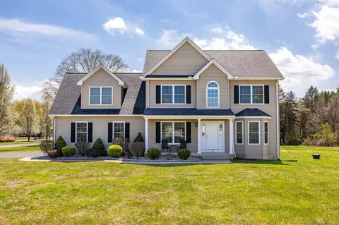 10 Meeting House Ln, Enfield, CT 06082