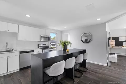 50 Howe St, Meriden, CT 06450