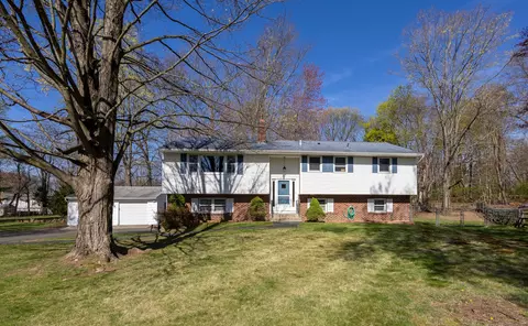 19 Cricket Ct, North Haven, CT 06473