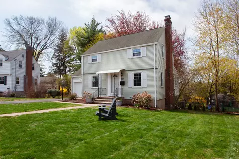 31 Gifford Rd, West Hartford, CT 06119