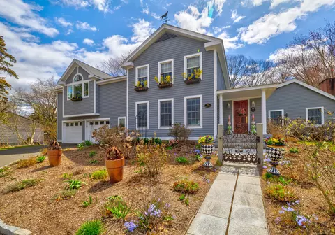 49 Damascus Rd, Branford, CT 06405