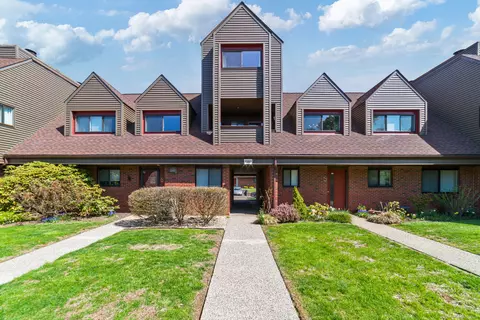 72 Montoya Dr #72, Branford, CT 06405