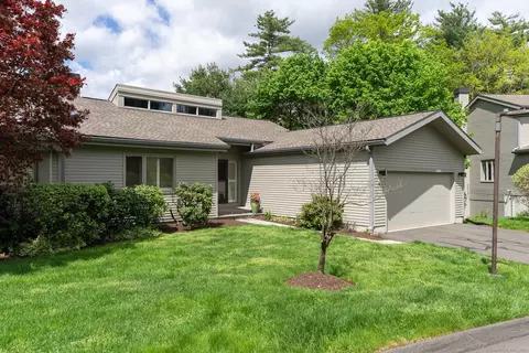 4 Farmstead Ln #4, Avon, CT 06001