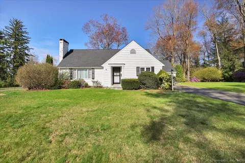 6 Kenwood Cir, Bloomfield, CT 06002