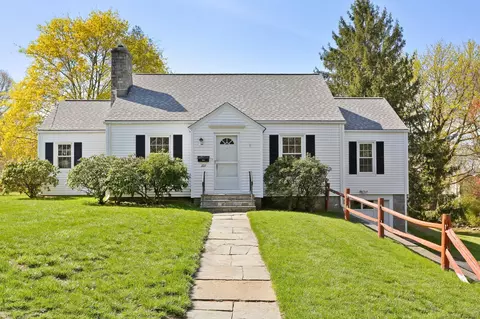 101 Killian Ave, Trumbull, CT 06611