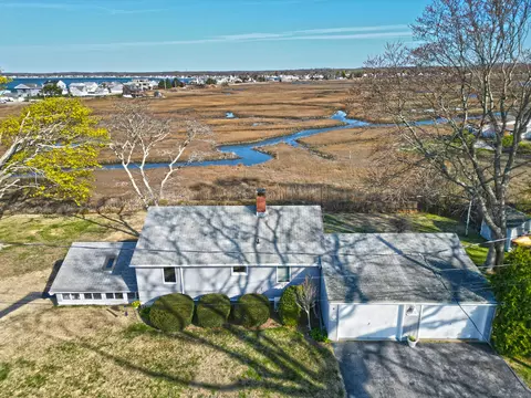 21 Wildwood Rd, Old Saybrook, CT 06475