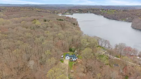 98 Taunton Lake Rd, Newtown, CT 06470
