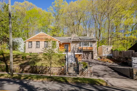 95 Marvelwood Dr, New Haven, CT 06515