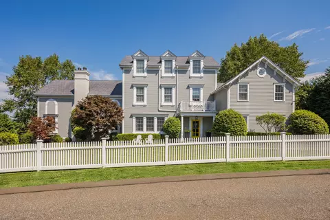 7 Grey Rock Dr, Greenwich, CT 06831