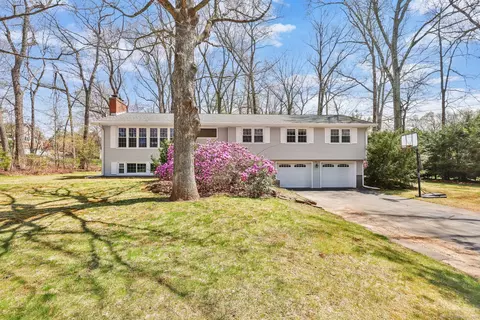 18 Greenwood Dr, South Windsor, CT 06074